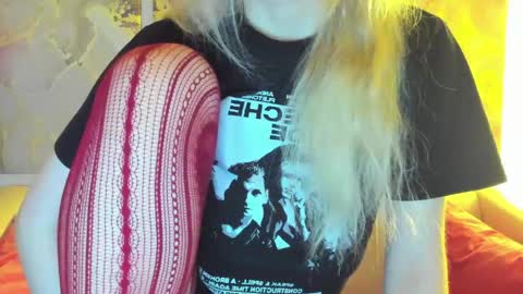 Snapshot of camilladreamer chatting on April 16, 10:12 pm camilladreamer online show from April 16, 10:12 pm