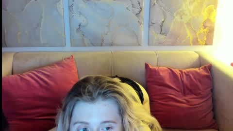 Snapshot of camilladreamer chatting on April 19, 4:28 pm camilladreamer online show from April 19, 4:28 pm