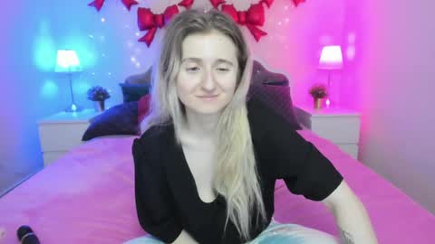 Snapshot of camilladreamer chatting on April 25, 1:52 am camilladreamer online show from April 25, 1:52 am