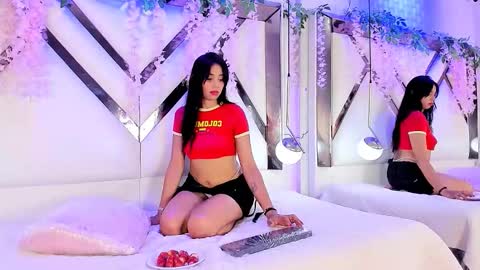 Snapshot of camillarose1 chatting on November 3, 1:23 pm    online show from November 3, 1:23 pm