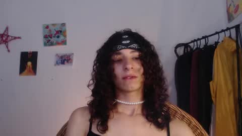 Snapshot of camille_delrey chatting on January 19, 4:22 am Camille online show from January 19, 4:22 am