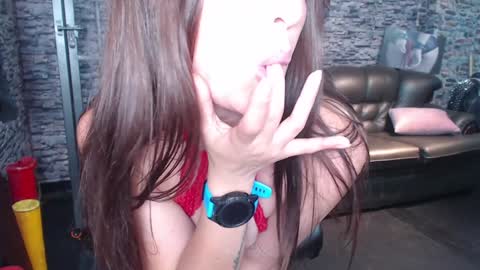Snapshot of camille_diaz19 chatting on February 6, 9:28 pm Camille online show from February 6, 9:28 pm