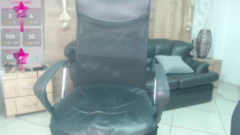 Snapshot of camille_diaz19 chatting on March 4, 10:49 pm Camille online show from March 4, 10:49 pm