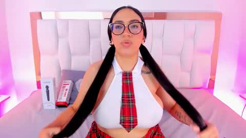 Snapshot of camille_juicy chatting on November 28, 1:58 pm Camille online show from November 28, 1:58 pm