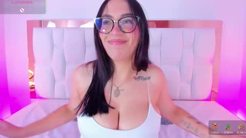 Snapshot of camille_juicy chatting on December 19, 12:56 pm Camille online show from December 19, 12:56 pm