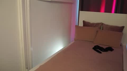 camilleeamour online show from February 9, 9:02 am