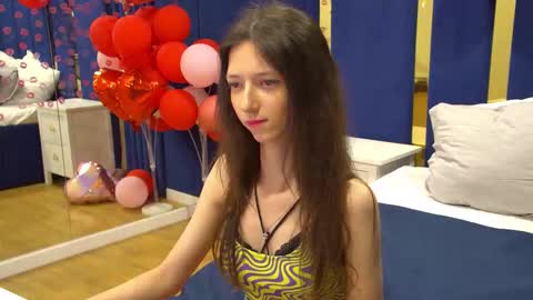 camillewhite online show from March 16, 5:44 am