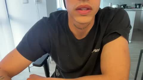 Snapshot of camilo__ chatting on May 28, 10:07 pm camilo online show from May 28, 10:07 pm