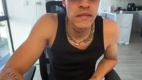 Snapshot of camilo__ chatting on June 23, 8:18 pm camilo online show from June 23, 8:18 pm