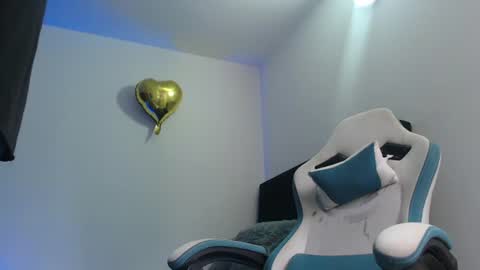 camilo_contre21 online show from June 19, 8:34 pm