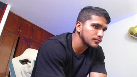 camilo_contre21 online show from June 21, 7:16 pm