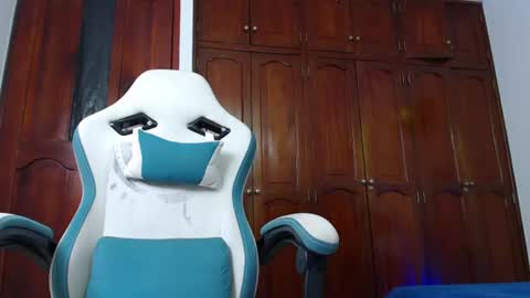 camilo_contre21 online show from July 1, 7:13 pm