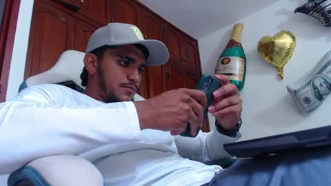 camilo_contre21 online show from July 22, 7:27 pm