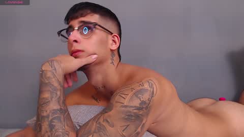   INDEPENDENT MODEL online show from December 1, 7:58 pm