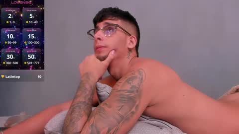   INDEPENDENT MODEL online show from December 10, 9:55 am