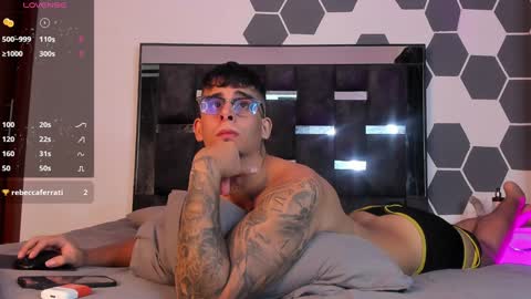   INDEPENDENT MODEL online show from February 1, 8:39 am
