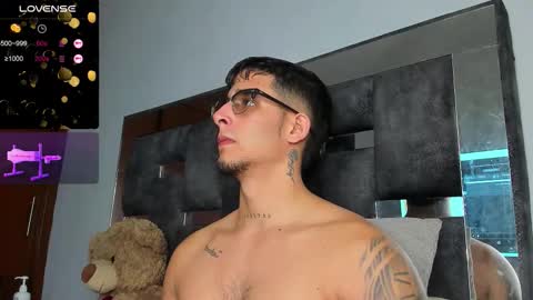   INDEPENDENT MODEL online show from December 4, 3:16 am
