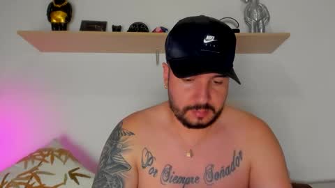 camilo_restrepo21 online show from September 19, 12:12 am