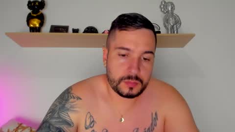 camilo_restrepo21 online show from September 28, 11:43 pm