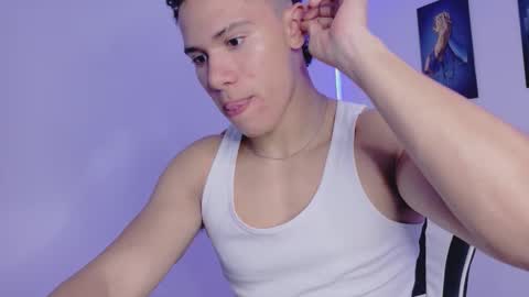 Snapshot of camilo_roau_ chatting on September 19, 1:18 am camilo_roau_ online show from September 19, 1:18 am