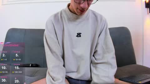 Snapshot of camilo_stark chatting on April 15, 3:35 am Camilo online show from April 15, 3:35 am