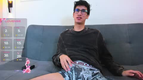 Snapshot of camilo_stark chatting on April 21, 3:02 am Camilo online show from April 21, 3:02 am