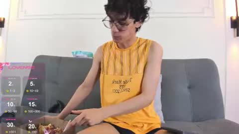 Snapshot of camilo_stark chatting on July 2, 3:23 am Camilo online show from July 2, 3:23 am