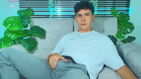 Snapshot of camilo_xcam chatting on April 8, 11:48 pm CAMILO online show from April 8, 11:48 pm