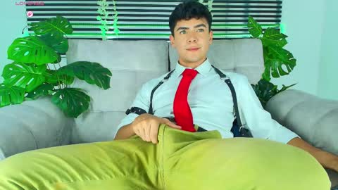 Snapshot of camilo_xcam chatting on April 11, 10:14 pm CAMILO online show from April 11, 10:14 pm