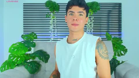 Snapshot of camilo_xcam chatting on April 14, 8:37 pm CAMILO online show from April 14, 8:37 pm