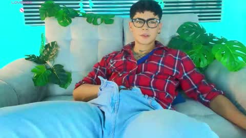 Snapshot of camilo_xcam chatting on May 29, 8:51 pm CAMILO online show from May 29, 8:51 pm