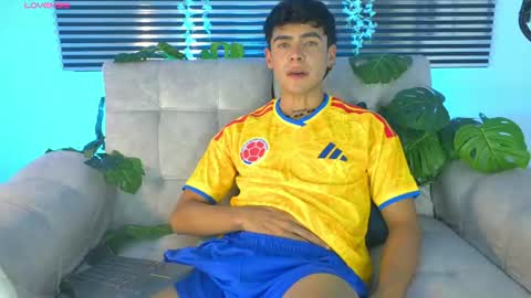 Snapshot of camilo_xcam chatting on June 17, 8:32 pm CAMILO online show from June 17, 8:32 pm