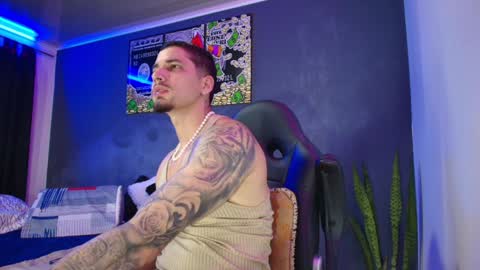 Snapshot of camiloalvarezzz3 chatting on January 25, 1:32 am CAMILO online show from January 25, 1:32 am