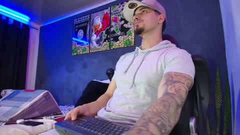 Snapshot of camiloalvarezzz3 chatting on January 27, 10:16 pm CAMILO online show from January 27, 10:16 pm