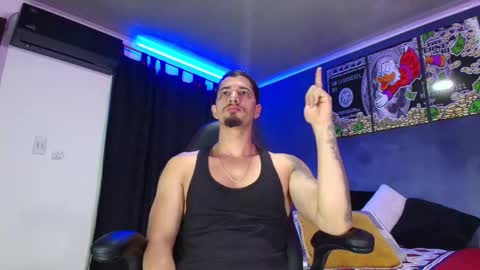 Snapshot of camiloalvarezzz3 chatting on February 9, 1:35 pm CAMILO online show from February 9, 1:35 pm