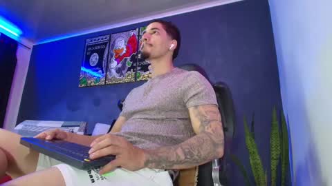 Snapshot of camiloalvarezzz3 chatting on February 13, 1:05 pm CAMILO online show from February 13, 1:05 pm