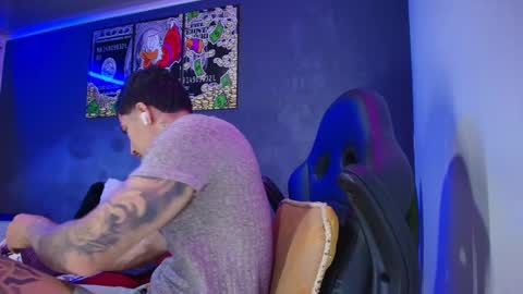 Snapshot of camiloalvarezzz3 chatting on February 19, 1:50 pm CAMILO online show from February 19, 1:50 pm