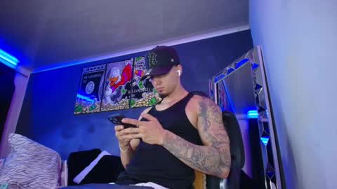 Snapshot of camiloalvarezzz3 chatting on March 3, 3:31 pm CAMILO online show from March 3, 3:31 pm