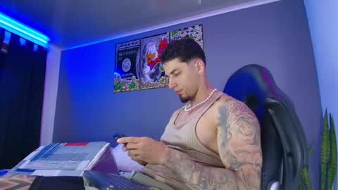 Snapshot of camiloalvarezzz3 chatting on September 9, 7:13 pm CAMILO online show from September 9, 7:13 pm