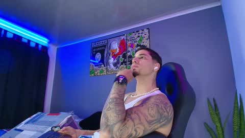 Snapshot of camiloalvarezzz3 chatting on September 22, 11:29 pm CAMILO online show from September 22, 11:29 pm