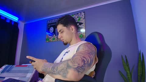 Snapshot of camiloalvarezzz3 chatting on September 23, 7:17 pm CAMILO online show from September 23, 7:17 pm