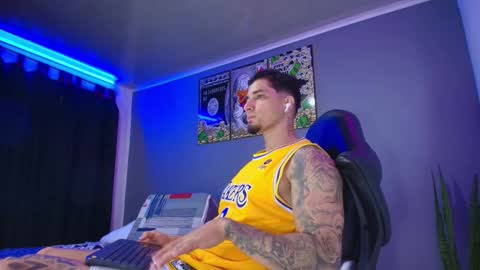 Snapshot of camiloalvarezzz3 chatting on October 5, 1:42 pm CAMILO online show from October 5, 1:42 pm