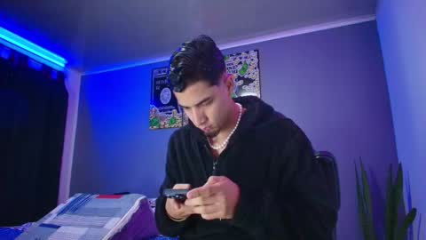 Snapshot of camiloalvarezzz3 chatting on October 18, 9:43 am CAMILO online show from October 18, 9:43 am