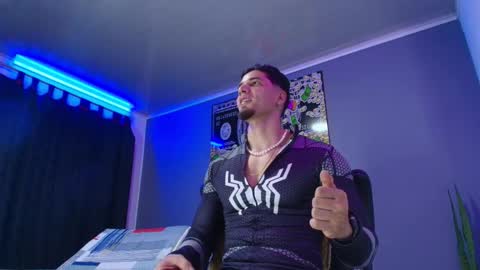 Snapshot of camiloalvarezzz3 chatting on October 31, 10:55 pm CAMILO online show from October 31, 10:55 pm