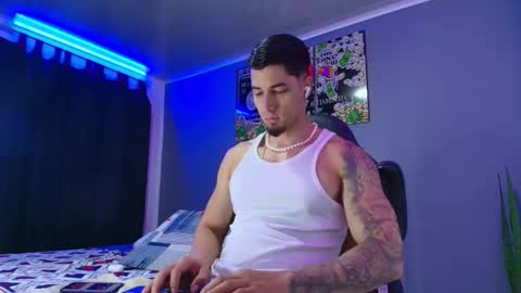 Snapshot of camiloalvarezzz3 chatting on November 2, 12:40 pm CAMILO online show from November 2, 12:40 pm