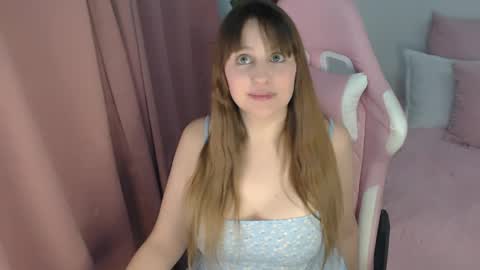 Snapshot of caminicole chatting on April 4, 6:22 am Nicole online show from April 4, 6:22 am