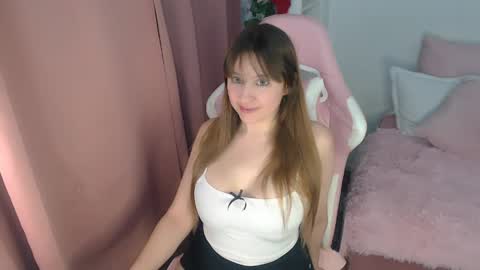 Snapshot of caminicole chatting on June 9, 3:29 am Nicole online show from June 9, 3:29 am