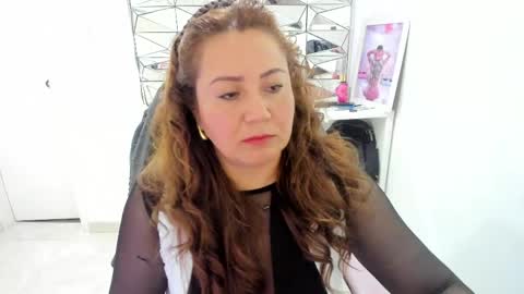 Snapshot of camixxx_m chatting on April 13, 1:27 pm camixxx_m online show from April 13, 1:27 pm