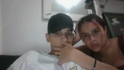 Snapshot of camluxe chatting on November 6, 11:59 pm Noah y Lia online show from November 6, 11:59 pm