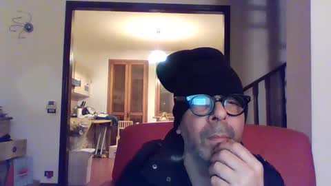 Snapshot of camomilla72 chatting on March 5, 10:43 pm Cristian online show from March 5, 10:43 pm
